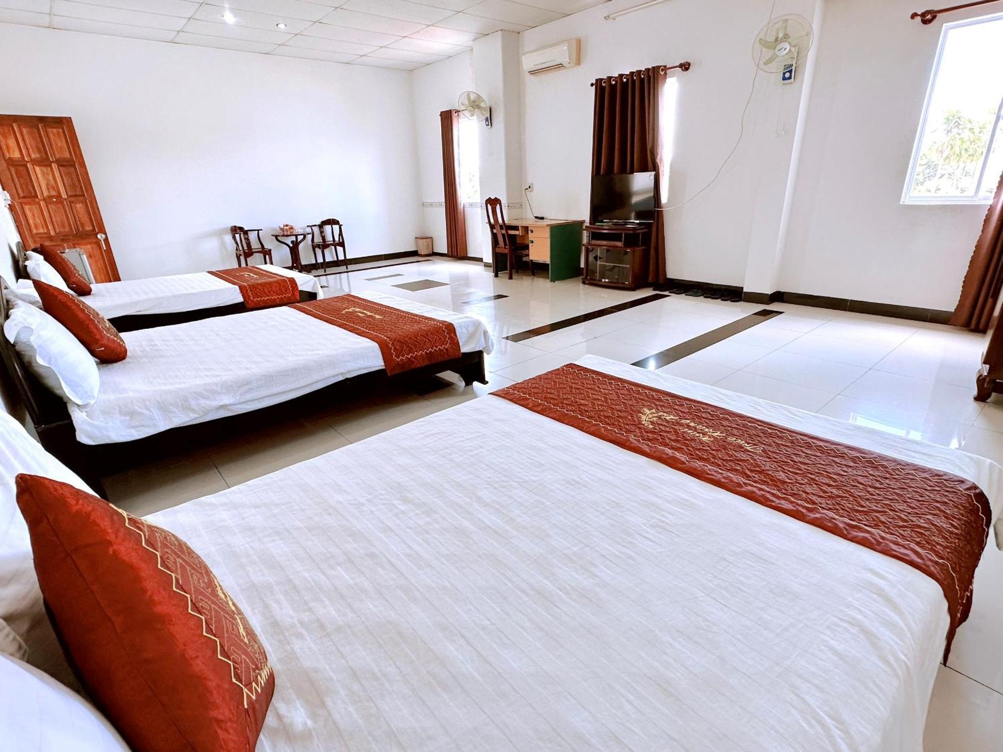 Truc Hoang Ha Hotel Tỉnh Kontum Екстериор снимка