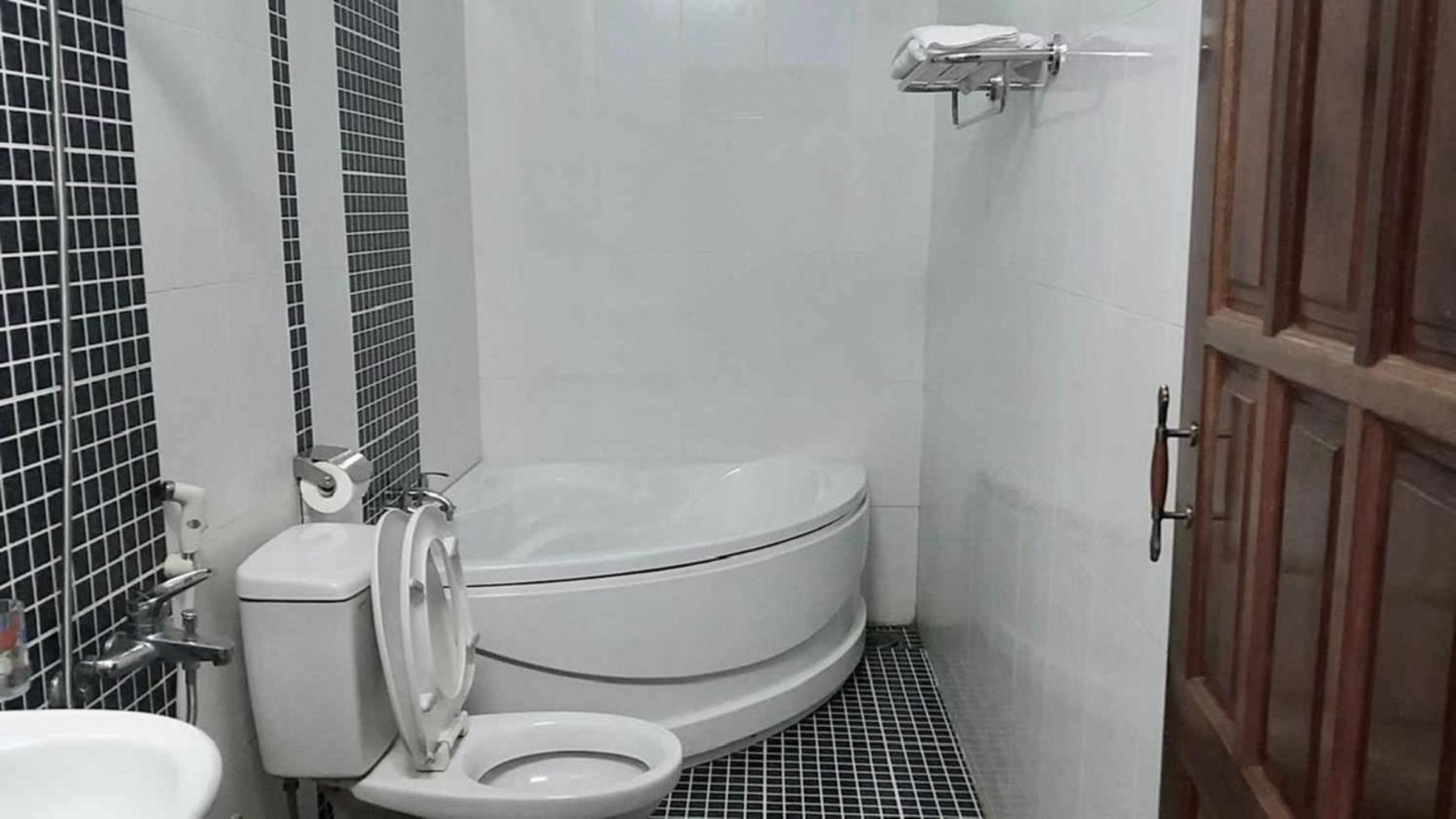 Truc Hoang Ha Hotel Tỉnh Kontum Екстериор снимка